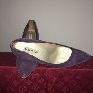 Suede pointy toe pump